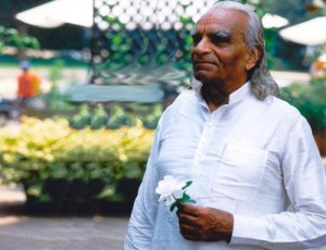 Guruji Iyengar with flower